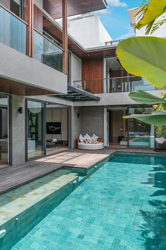Akar & Daun - NEW! 8BR Villa Haven Near Berawa Beach! - image 35