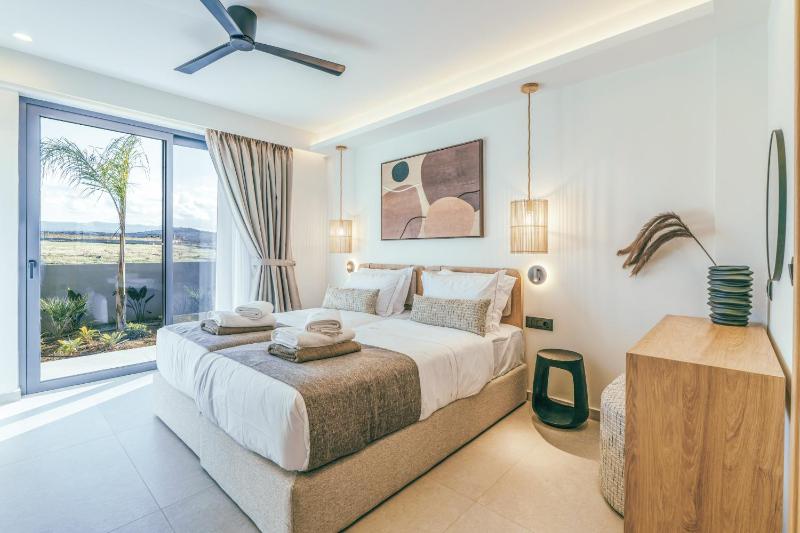 Villa Luxury Heaven - with Heated Pool - image 9