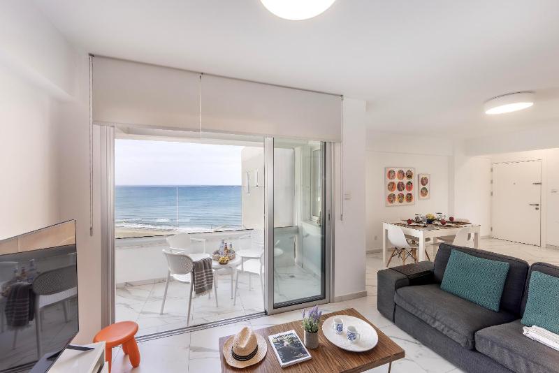 Mackenzie Leo Seafront Suite - image 1