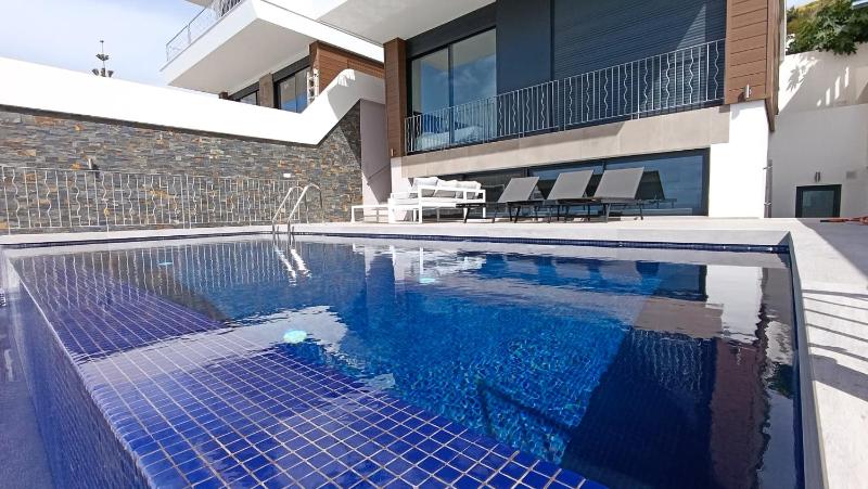 A2403 Brand new south facing Villa with Infinity Pool - image 22