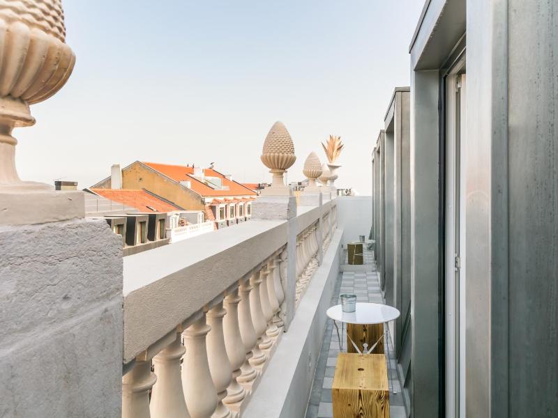 Two-Bedroom Apartment with Terrace and River View image 2