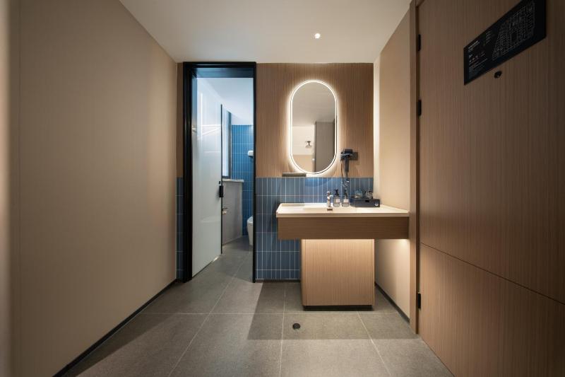 Huanman Hotel Qingdao Zhanqiao Zhongshan Road Metro Station Branch - image 8