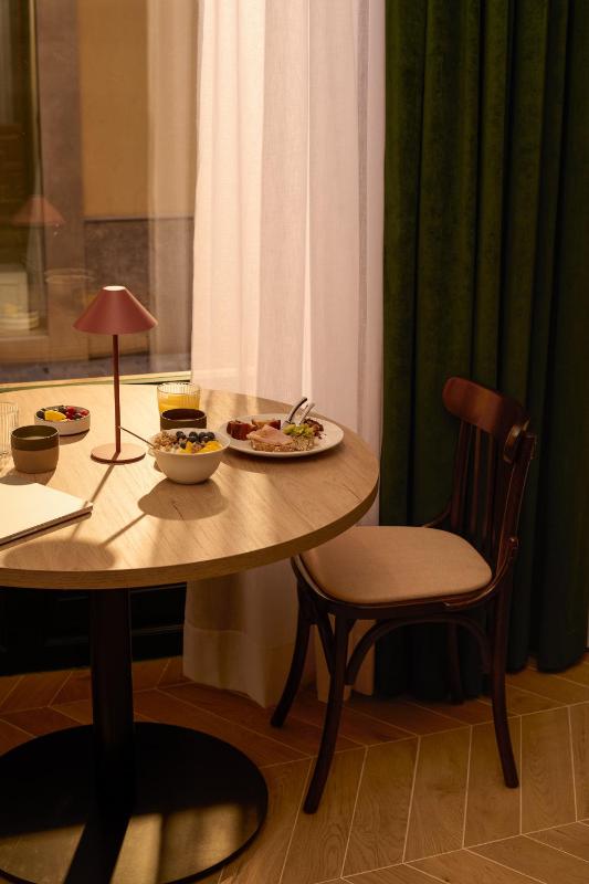 Honest Granada Hotel - image 8