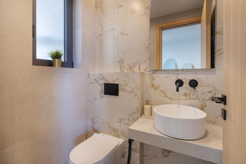 Villa Luxury Heaven - with Heated Pool - image 3