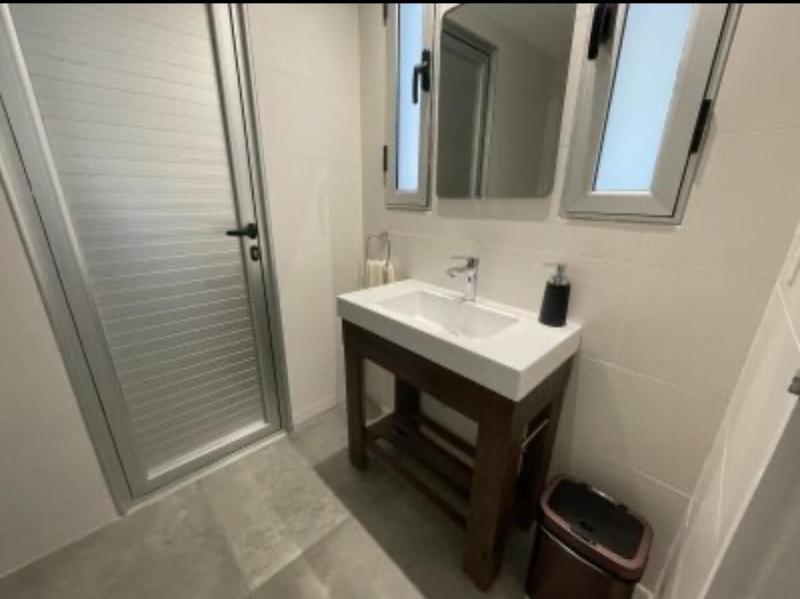 Imponente casa con piscina en corazón de Montoya - image 31