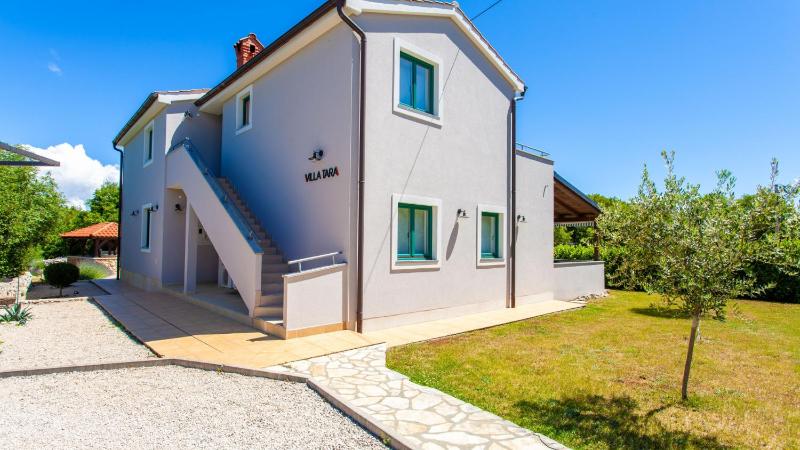 Villa Tara with beautiful heated pool by Villas Gu - image 25