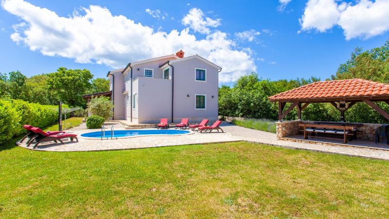 Villa Tara with beautiful heated pool by Villas Gu - image 19