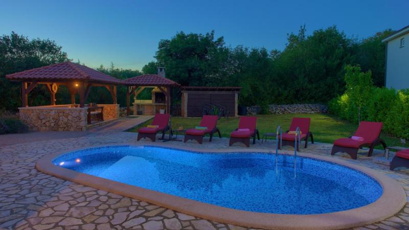 Villa Tara with beautiful heated pool by Villas Gu - image 11