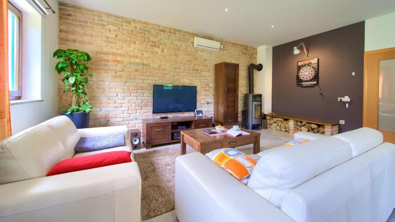 Villa Tara with beautiful heated pool by Villas Gu - image 18