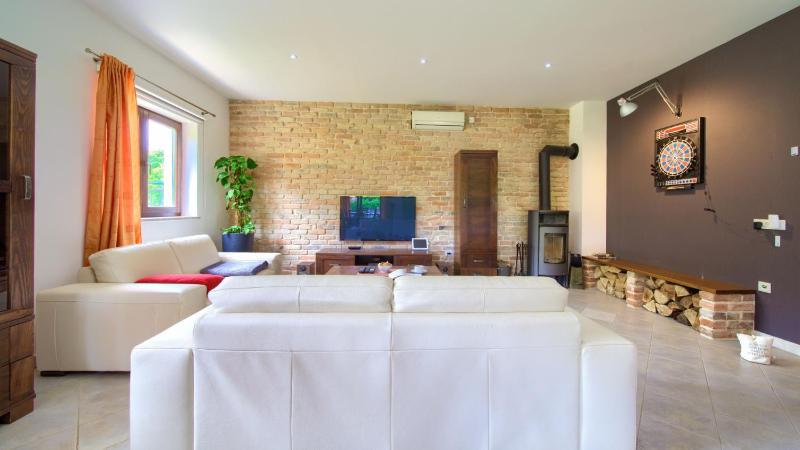Villa Tara with beautiful heated pool by Villas Gu - image 15