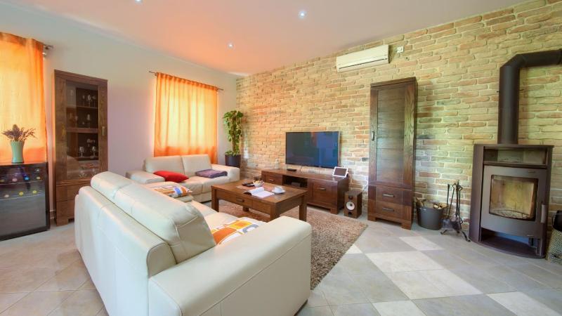 Villa Tara with beautiful heated pool by Villas Gu - image 24