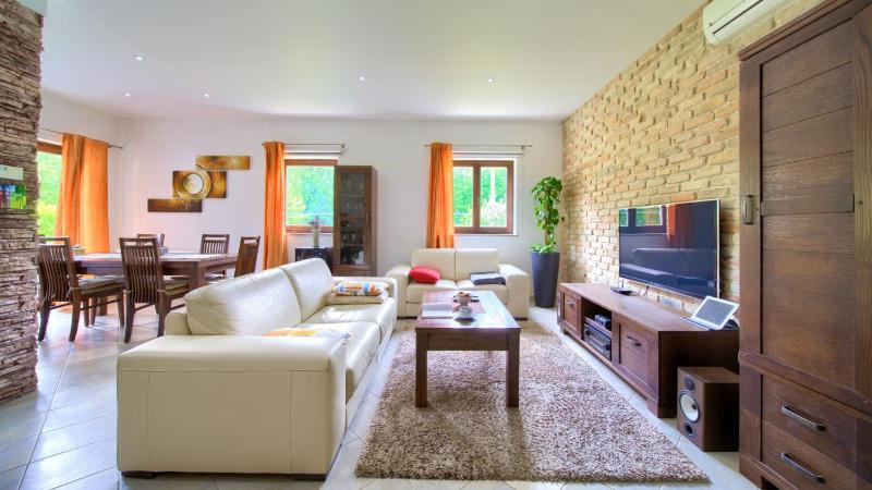 Villa Tara with beautiful heated pool by Villas Gu - image 10
