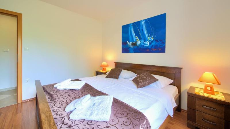 Villa Tara with beautiful heated pool by Villas Gu - image 29
