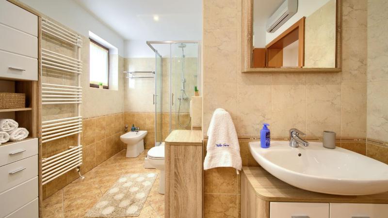 Villa Tara with beautiful heated pool by Villas Gu - image 26