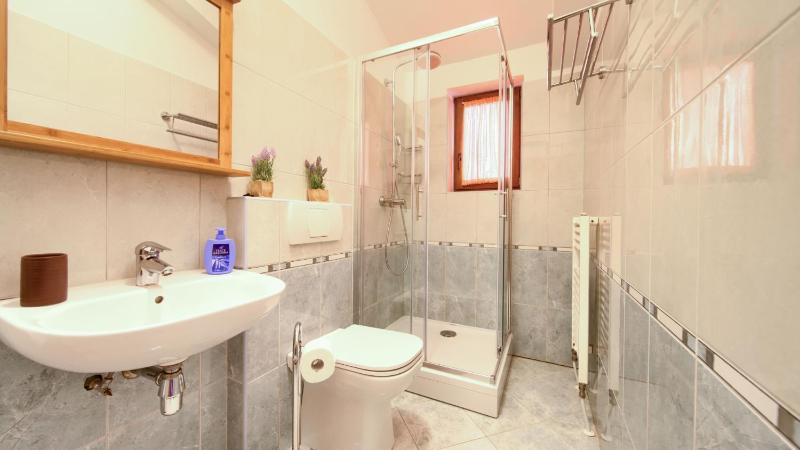 Villa Tara with beautiful heated pool by Villas Gu - image 9