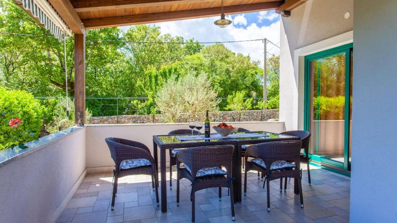 Villa Tara with beautiful heated pool by Villas Gu - image 34