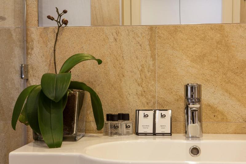 Standard Double or Twin Room image 4