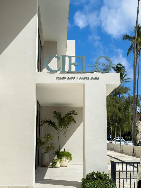 Seaside Luxury 1BDR Condo Paseo Playa Coral D-306 - image 7