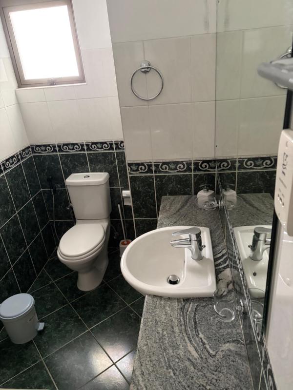 Hedges Court Residencies-2 Rooms with En-suite baths 3 plus Beds Visitors Bath 104 sqm spacious Apartment - image 16