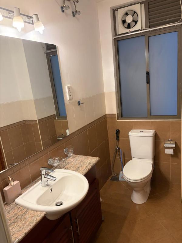 Hedges Court Residencies-2 Rooms with En-suite baths 3 plus Beds Visitors Bath 104 sqm spacious Apartment - image 4
