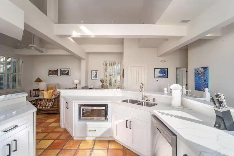 Azure Vista Penthouse - image 3