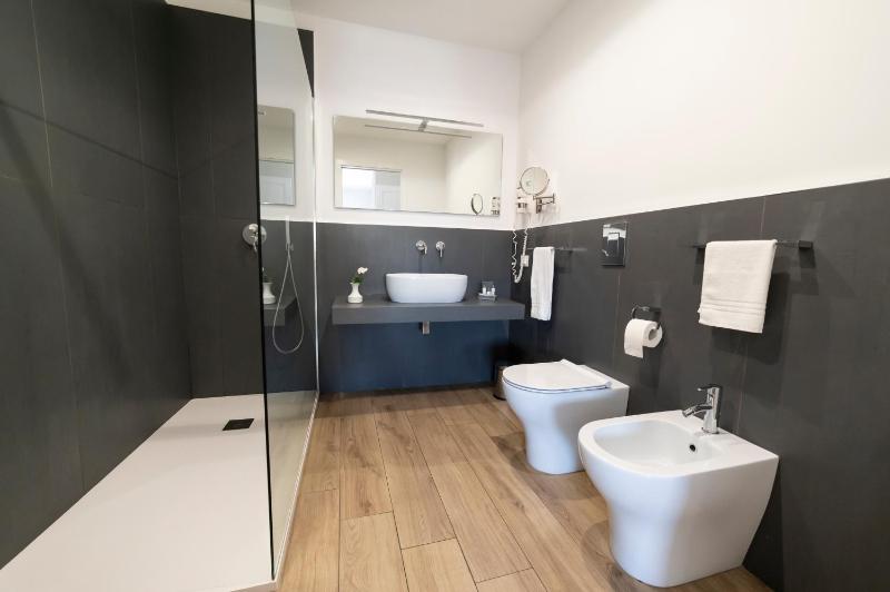 B&B Ruggero Settimo - Room & Suite - image 10