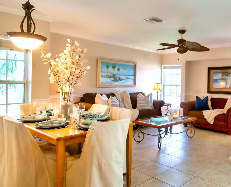 2BR Siesta Key Downtown Condo Walk Everywhere - image 1