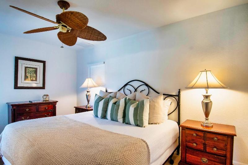 2BR Siesta Key Downtown Condo Walk Everywhere - image 8