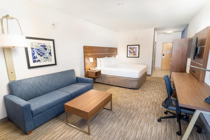 Holiday Inn Express & Suites Las Vegas SW  Spring Valley an IHG Hotel By IHG - image 3