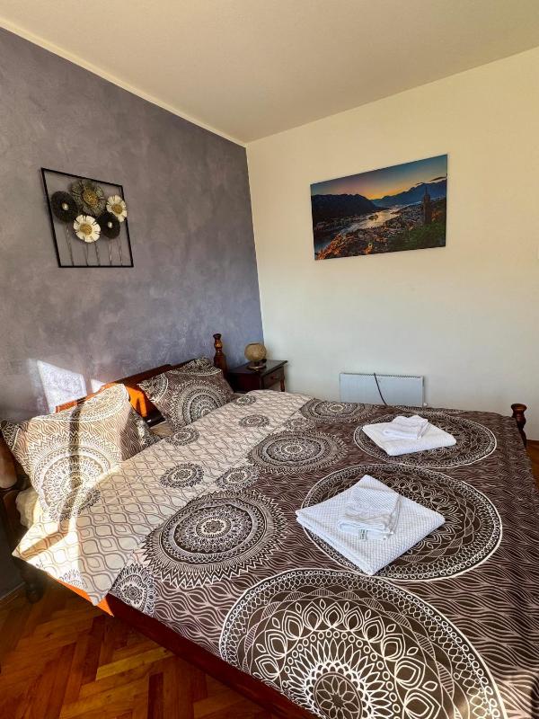 Red House Apartment - image 3