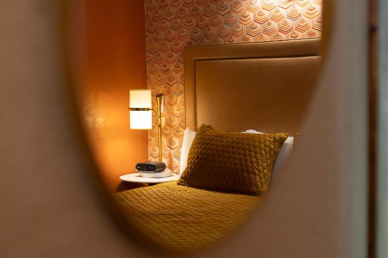 The Burgundy - image 7