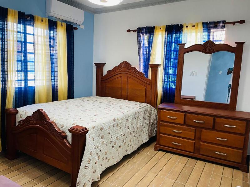 impecable 2 Bedroom Apartment Steps from the Pier - image 7
