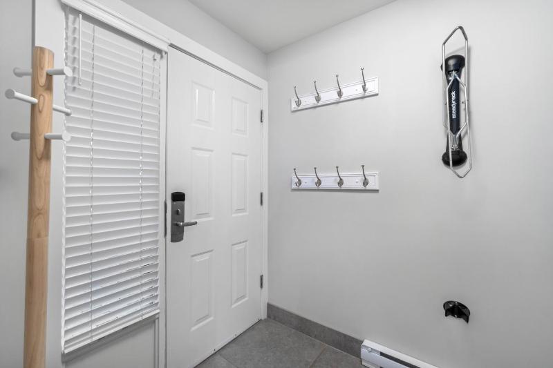 2BR | Snowberry | Wood Burning Fireplace | Modern Finishes | Parking | Ski Hill Shuttle - image 22