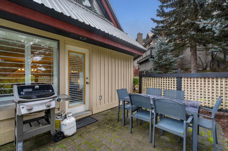 2BR | Snowberry | Wood Burning Fireplace | Modern Finishes | Parking | Ski Hill Shuttle - image 13