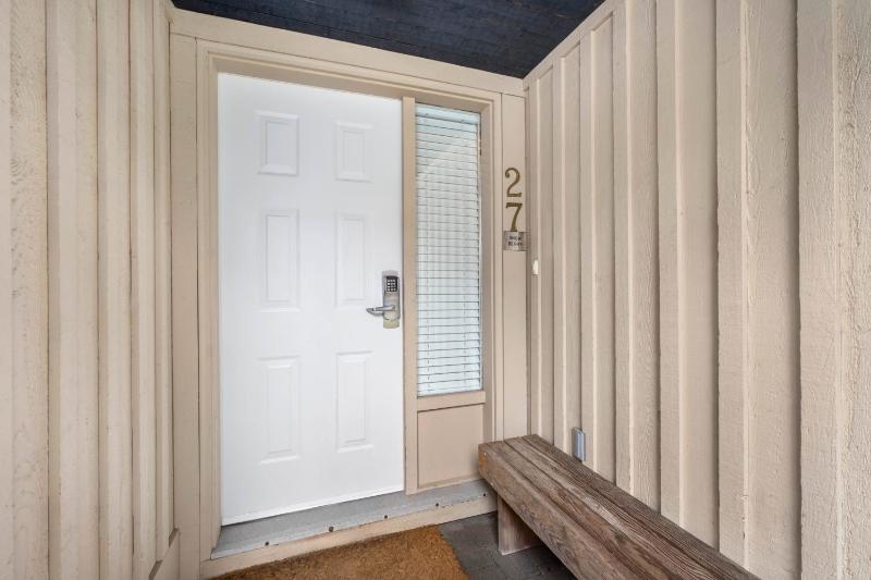 2BR | Snowberry | Wood Burning Fireplace | Modern Finishes | Parking | Ski Hill Shuttle - image 32