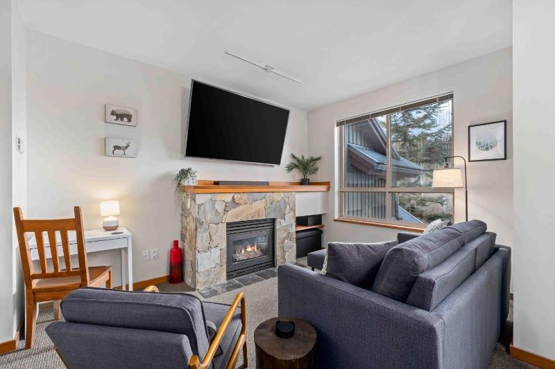 2BR in Symphony Hot Tub Gas Fireplace Epic Village Location Ski Shuttle - image 1