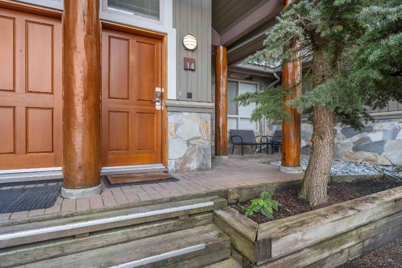 2BR in Symphony Hot Tub Gas Fireplace Epic Village Location Ski Shuttle - image 7