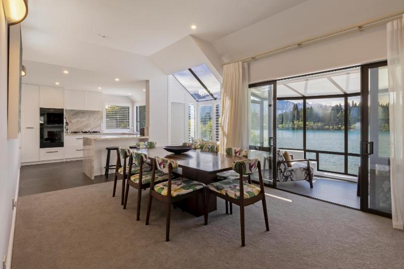 Queenstown House Lakeside - image 20
