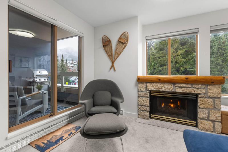 1BR plus King Murphy Bed in Tyndall Stone Lodge Village Location Pool and Hot Tub Fireplace - image 8