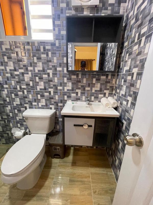 Luxurious 1BR apartment with ocean and mountain views central - image 2