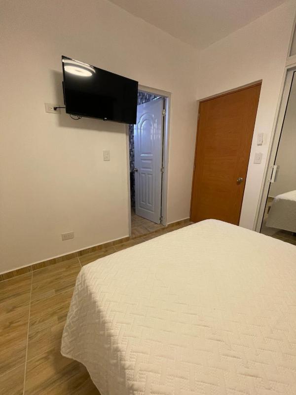 Luxurious 1BR apartment with ocean and mountain views central - image 35