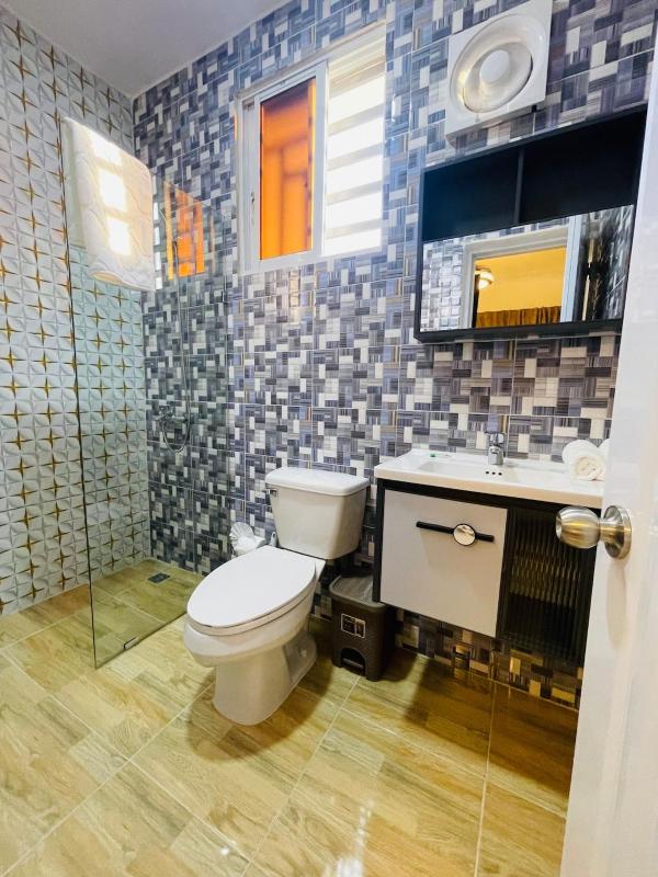 Luxurious 1BR apartment with ocean and mountain views central - image 27