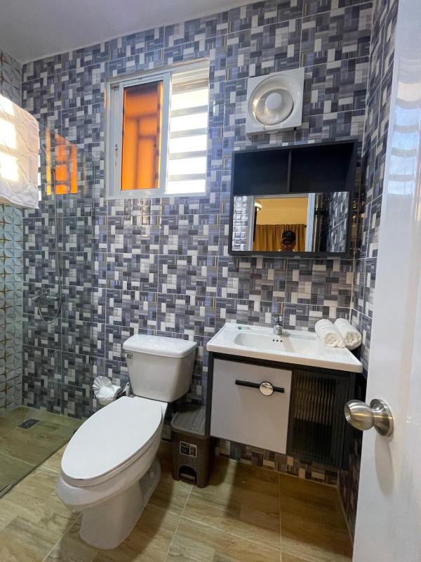 Luxurious 1BR apartment with ocean and mountain views central - image 25