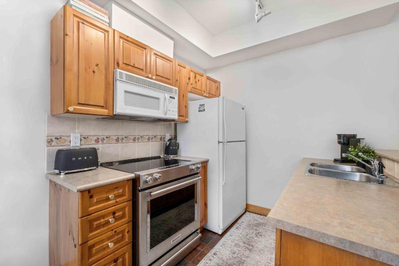 2BR | Granite Court | Village Location | King Bed | Private Balcony | Parking | Fireplace - image 4