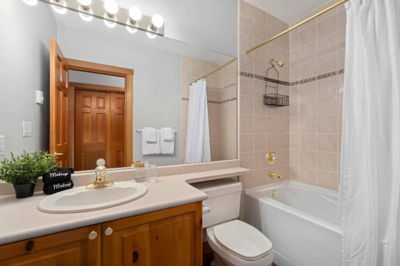 2BR | Granite Court | Village Location | King Bed | Private Balcony | Parking | Fireplace - image 26
