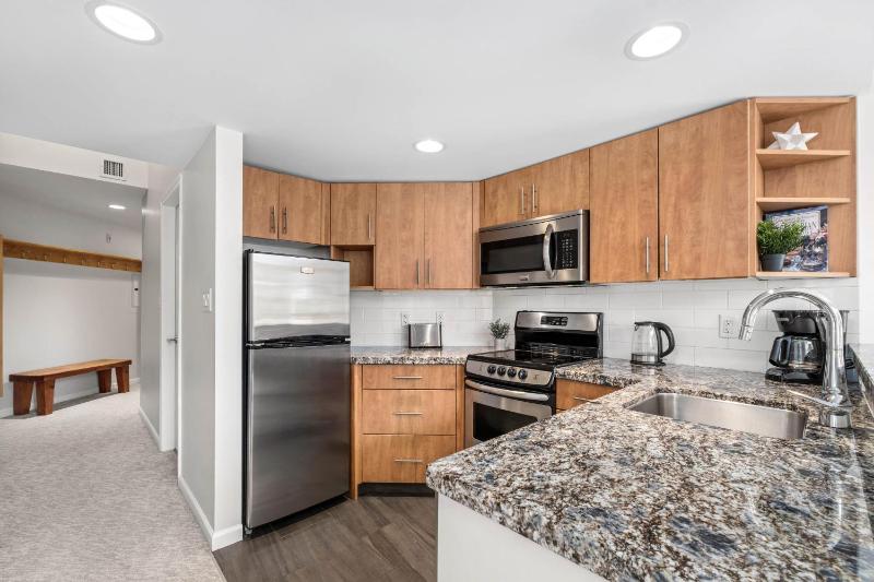 2BR plus Loft and Sofabed in Tyndall Stone Lodge Epic Village Location Mountain Views Pool and Hot Tub - image 27
