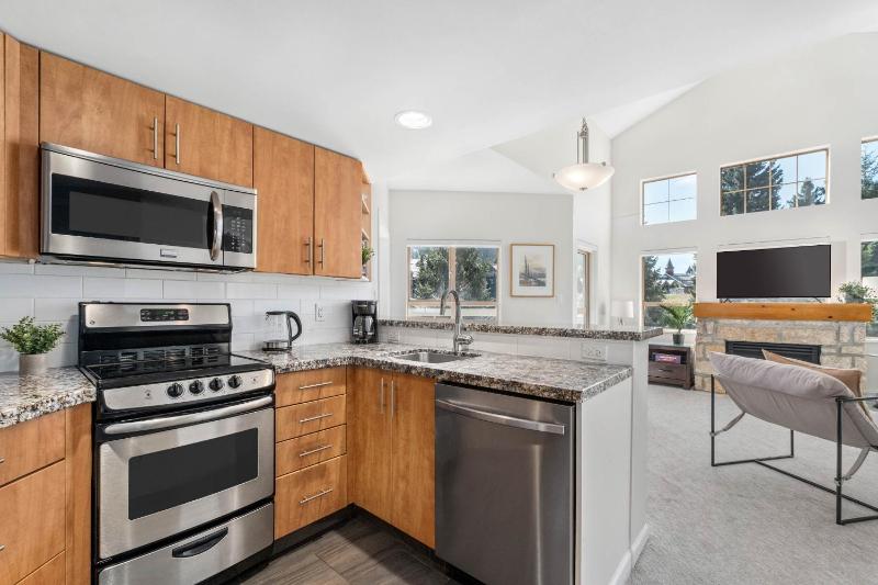 2BR plus Loft and Sofabed in Tyndall Stone Lodge Epic Village Location Mountain Views Pool and Hot Tub - image 18