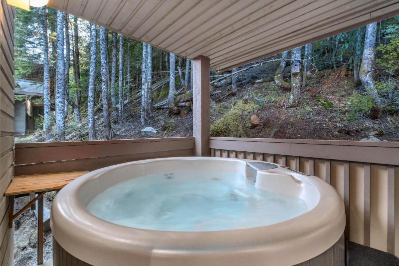 3BR | Whistler Creek Ridge | Ski-in/out | Private Hot Tub | Wood Fire | Private Garage - image 27