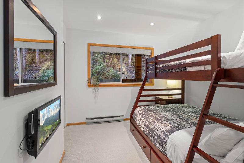 3BR | Whistler Creek Ridge | Ski-in/out | Private Hot Tub | Wood Fire | Private Garage - image 15