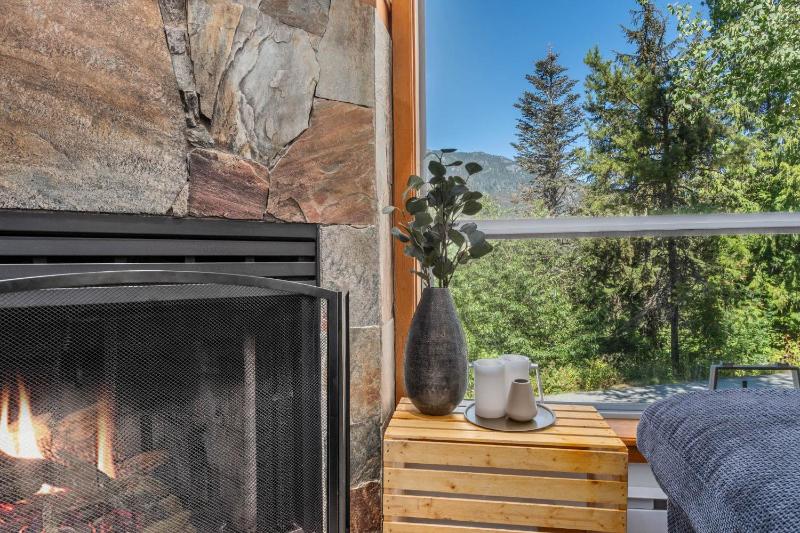 3BR | Whistler Creek Ridge | Ski-in/out | Private Hot Tub | Wood Fire | Private Garage - image 5